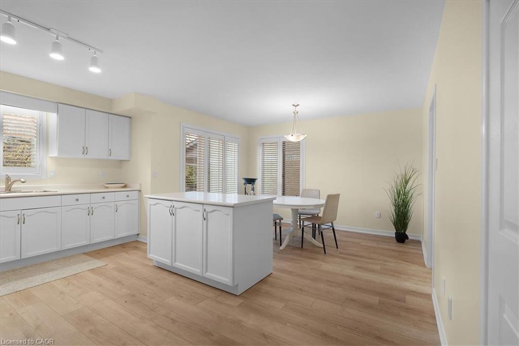 90 Westlawn Drive, Hamilton, ON - Indoor Photo Showing Kitchen