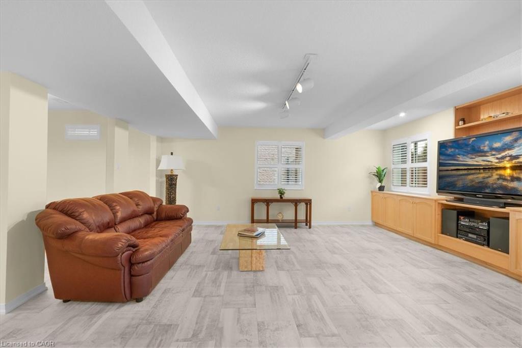 90 Westlawn Drive, Hamilton, ON - Indoor Photo Showing Living Room