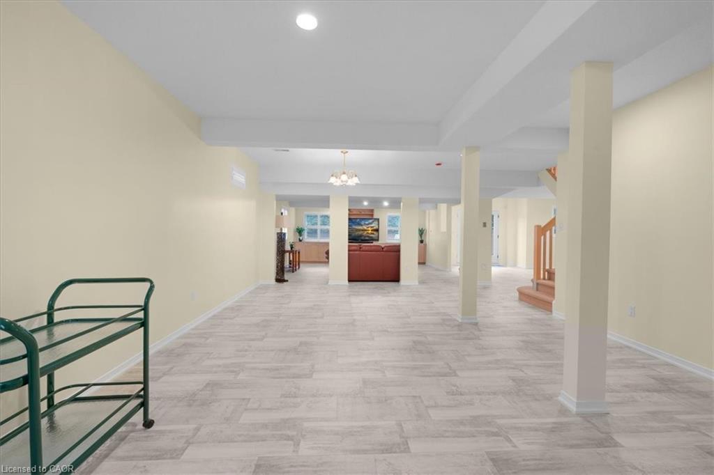 90 Westlawn Drive, Hamilton, ON - Indoor Photo Showing Other Room