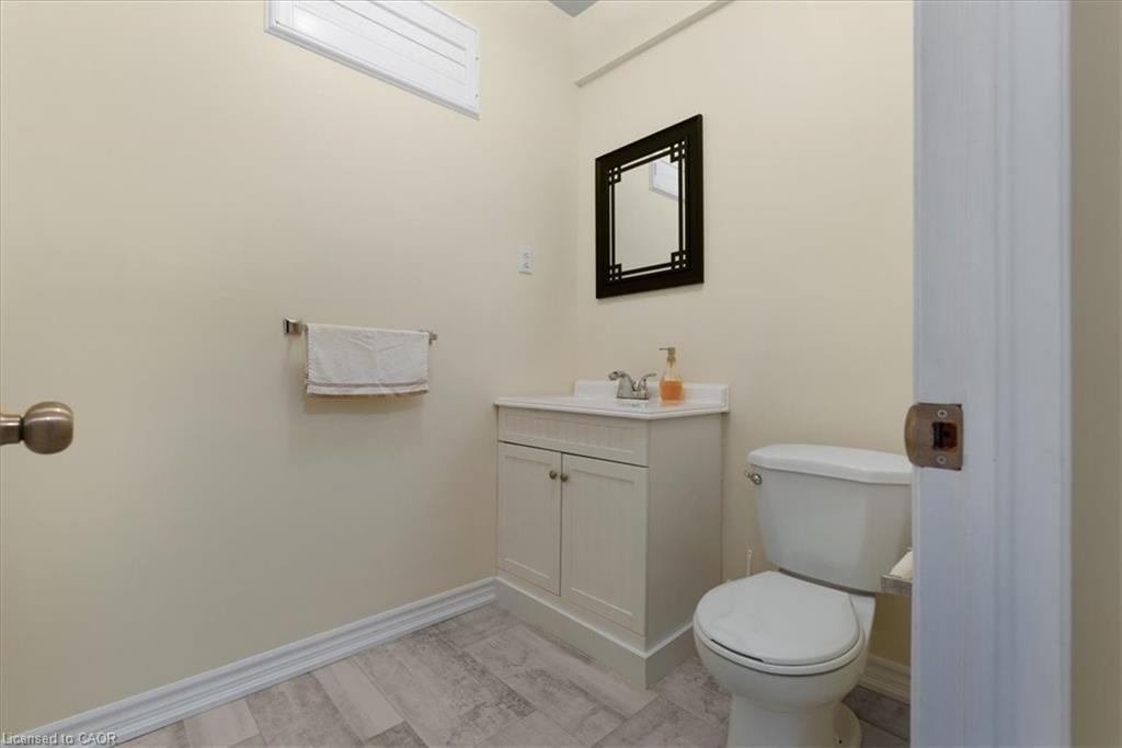 90 Westlawn Drive, Hamilton, ON - Indoor Photo Showing Bathroom