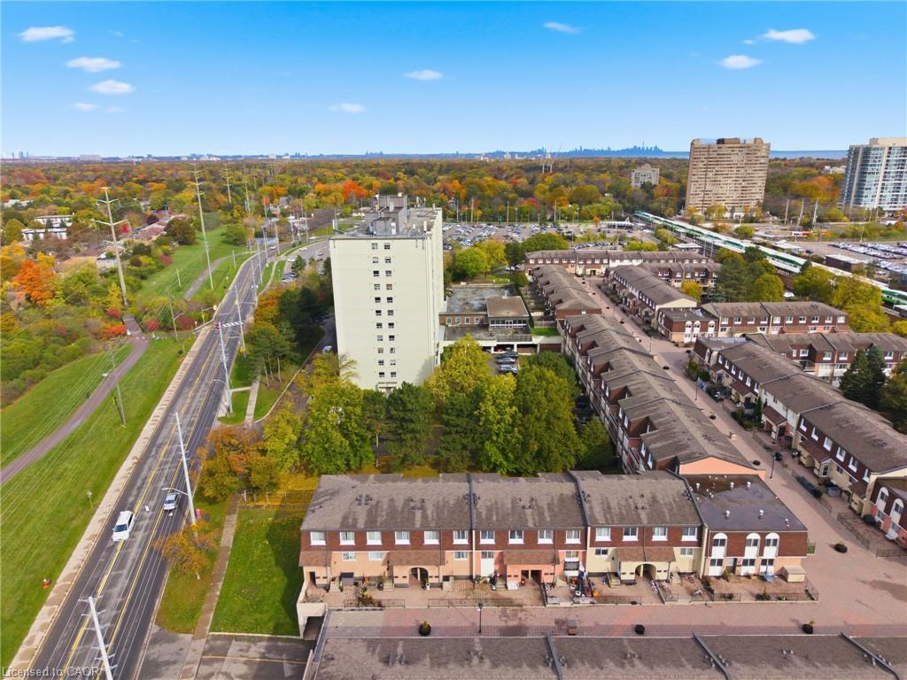 175-2170 Bromsgrove Road, Mississauga, ON - Outdoor With View