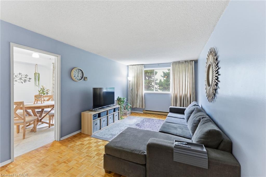 175-2170 Bromsgrove Road, Mississauga, ON - Indoor Photo Showing Living Room