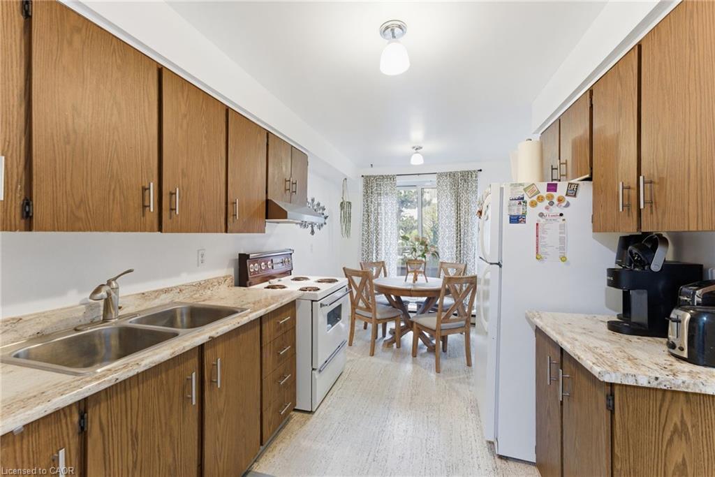 175-2170 Bromsgrove Road, Mississauga, ON - Indoor Photo Showing Kitchen With Double Sink