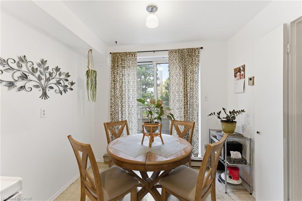 175-2170 Bromsgrove Road, Mississauga, ON - Indoor Photo Showing Dining Room