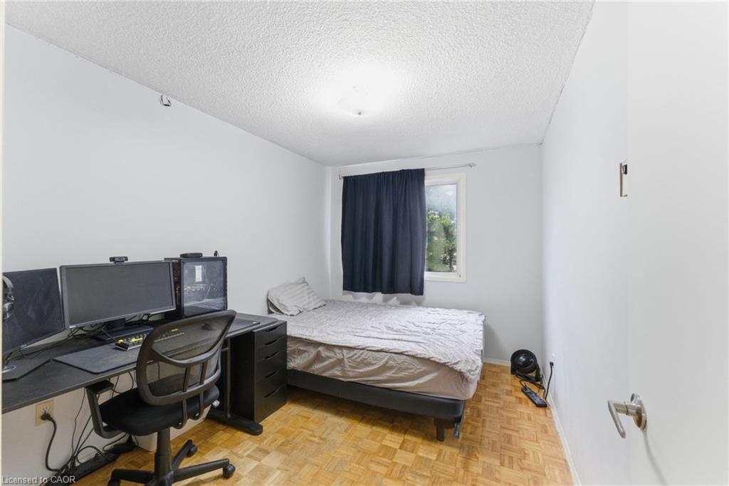 175-2170 Bromsgrove Road, Mississauga, ON - Indoor Photo Showing Bedroom