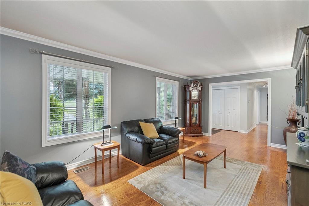 122769 Grey Road 9, West Grey, ON - Indoor Photo Showing Living Room