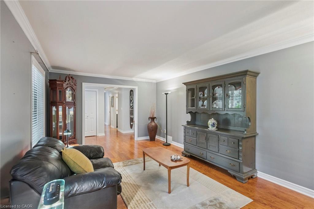 122769 Grey Road 9, West Grey, ON - Indoor Photo Showing Living Room