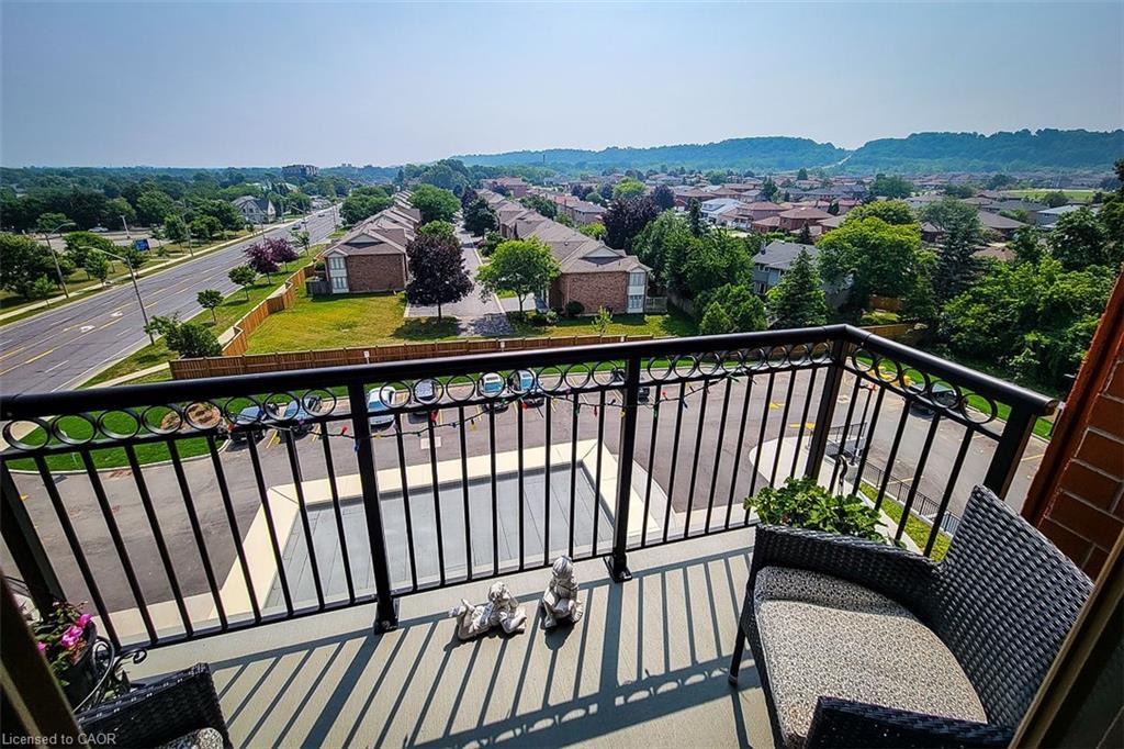 515-2750 King Street E, Hamilton, ON - Outdoor