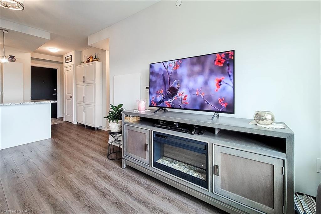 515-2750 King Street E, Hamilton, ON - Indoor Photo Showing Kitchen