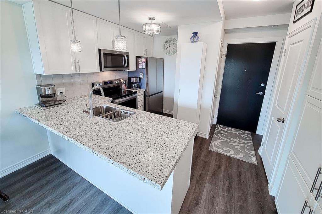 515-2750 King Street E, Hamilton, ON - Indoor Photo Showing Kitchen With Stainless Steel Kitchen With Double Sink With Upgraded Kitchen