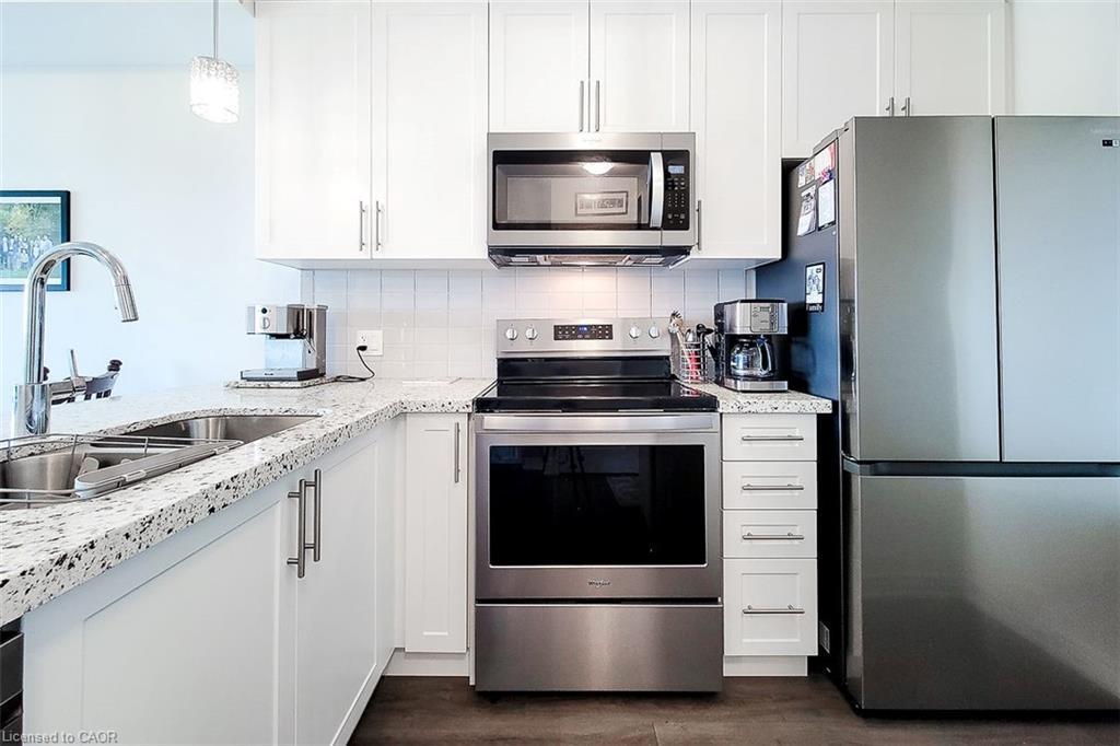 515-2750 King Street E, Hamilton, ON - Indoor Photo Showing Kitchen With Stainless Steel Kitchen With Upgraded Kitchen