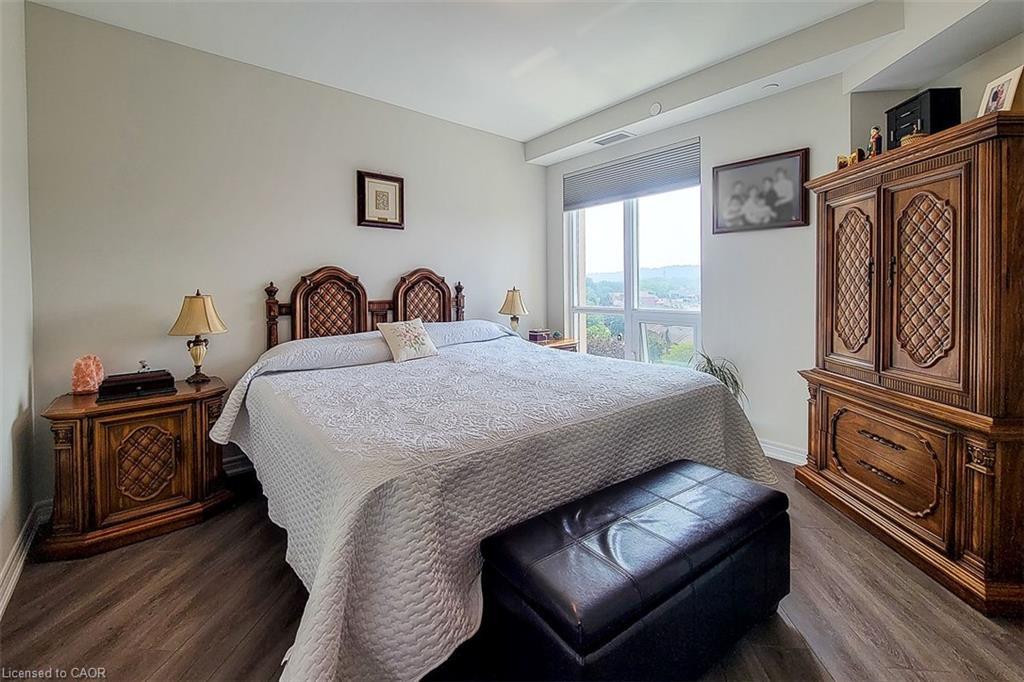 515-2750 King Street E, Hamilton, ON - Indoor Photo Showing Bedroom