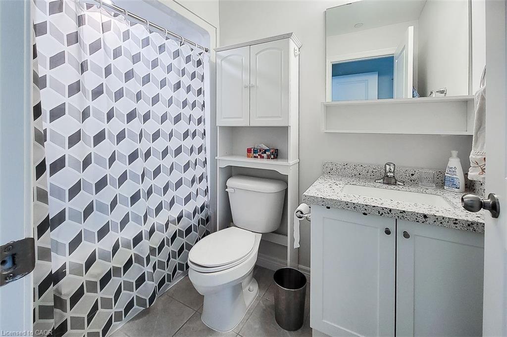 515-2750 King Street E, Hamilton, ON - Indoor Photo Showing Bathroom