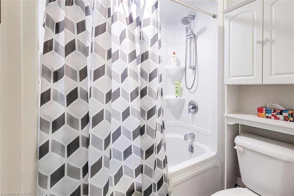 515-2750 King Street E, Hamilton, ON - Indoor Photo Showing Bathroom