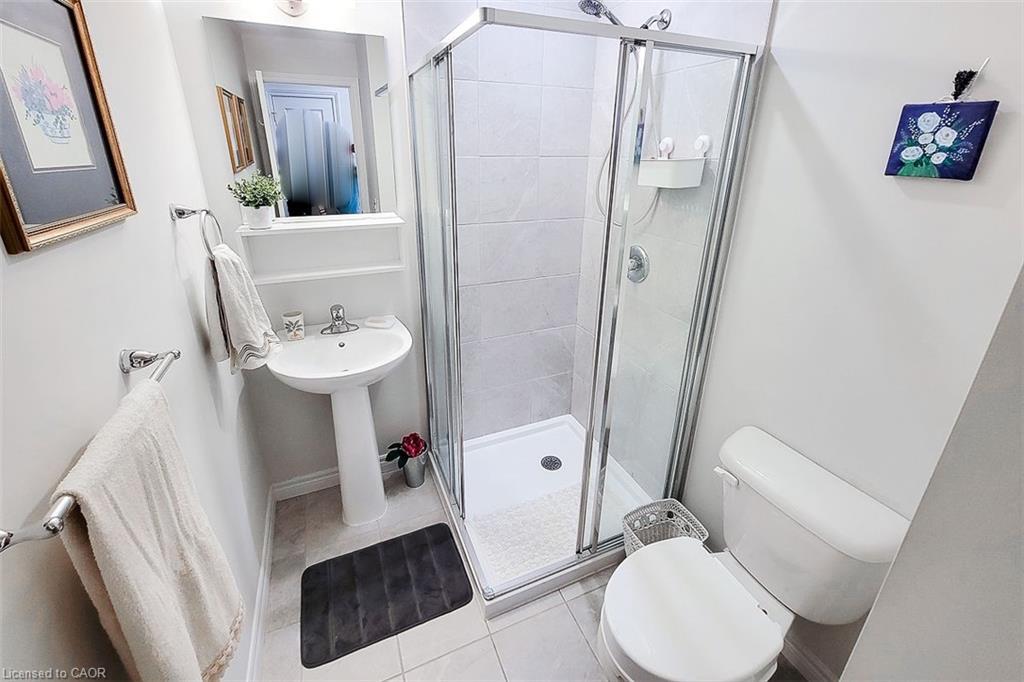515-2750 King Street E, Hamilton, ON - Indoor Photo Showing Bathroom