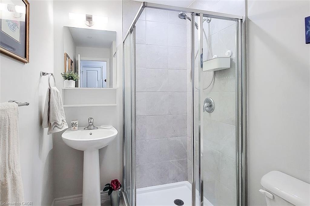 515-2750 King Street E, Hamilton, ON - Indoor Photo Showing Bathroom