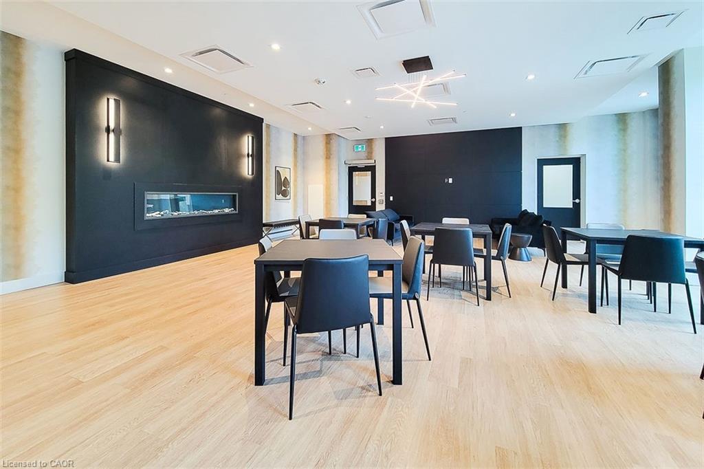 515-2750 King Street E, Hamilton, ON - Indoor Photo Showing Other Room