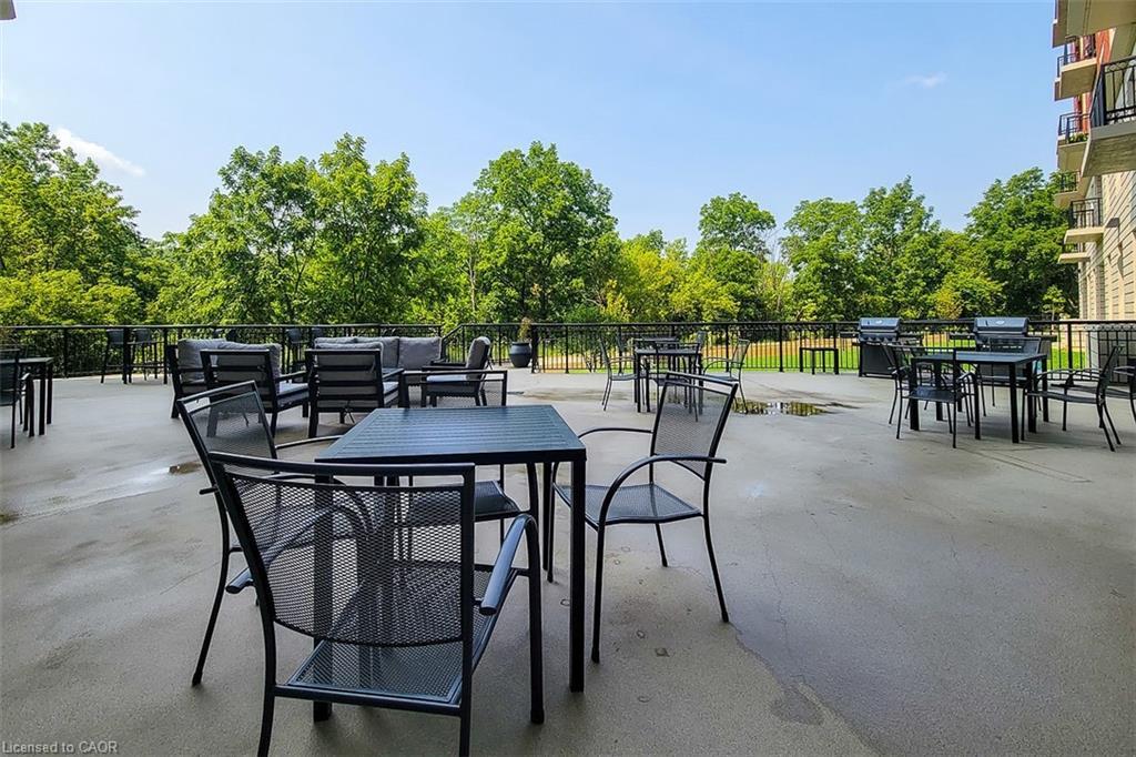 515-2750 King Street E, Hamilton, ON - Outdoor