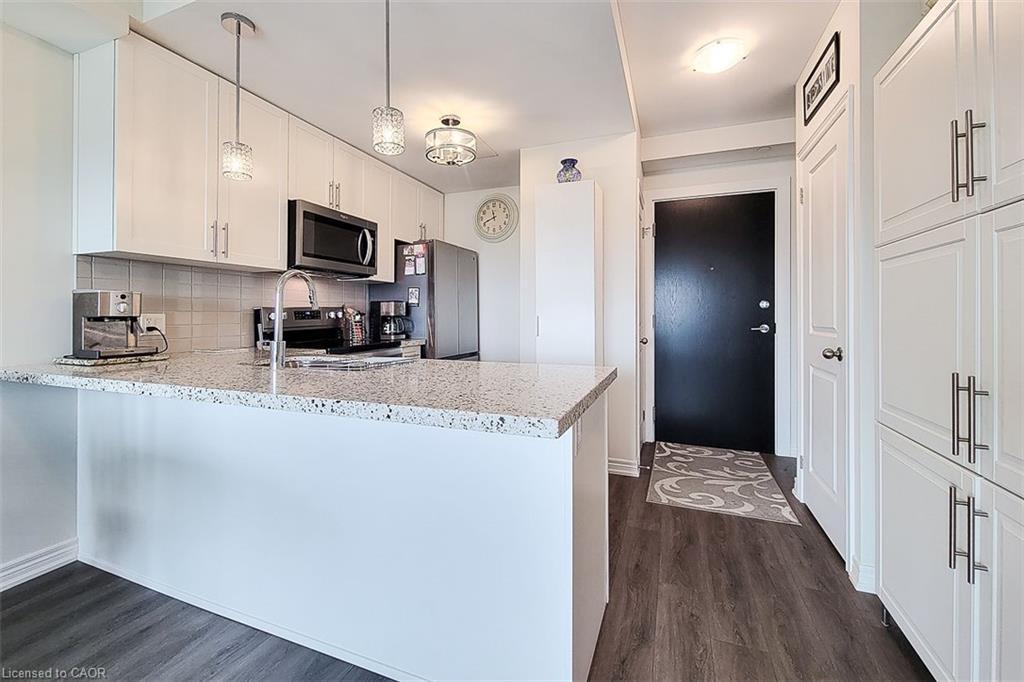 515-2750 King Street E, Hamilton, ON - Indoor Photo Showing Kitchen With Upgraded Kitchen