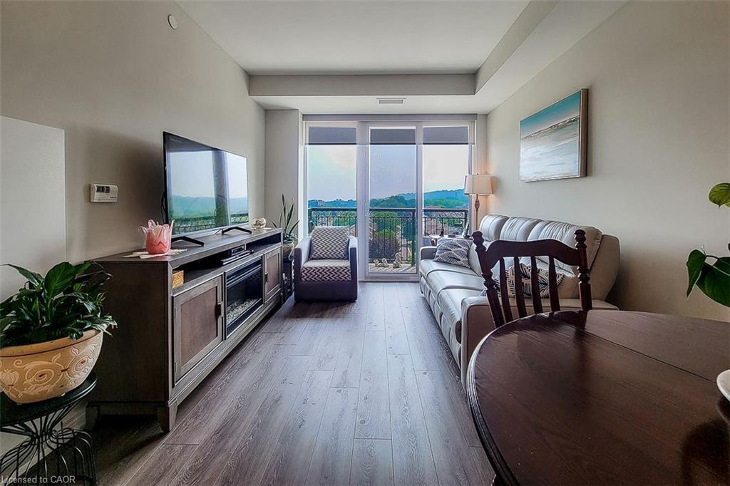 515-2750 King Street E, Hamilton, ON - Indoor Photo Showing Bedroom