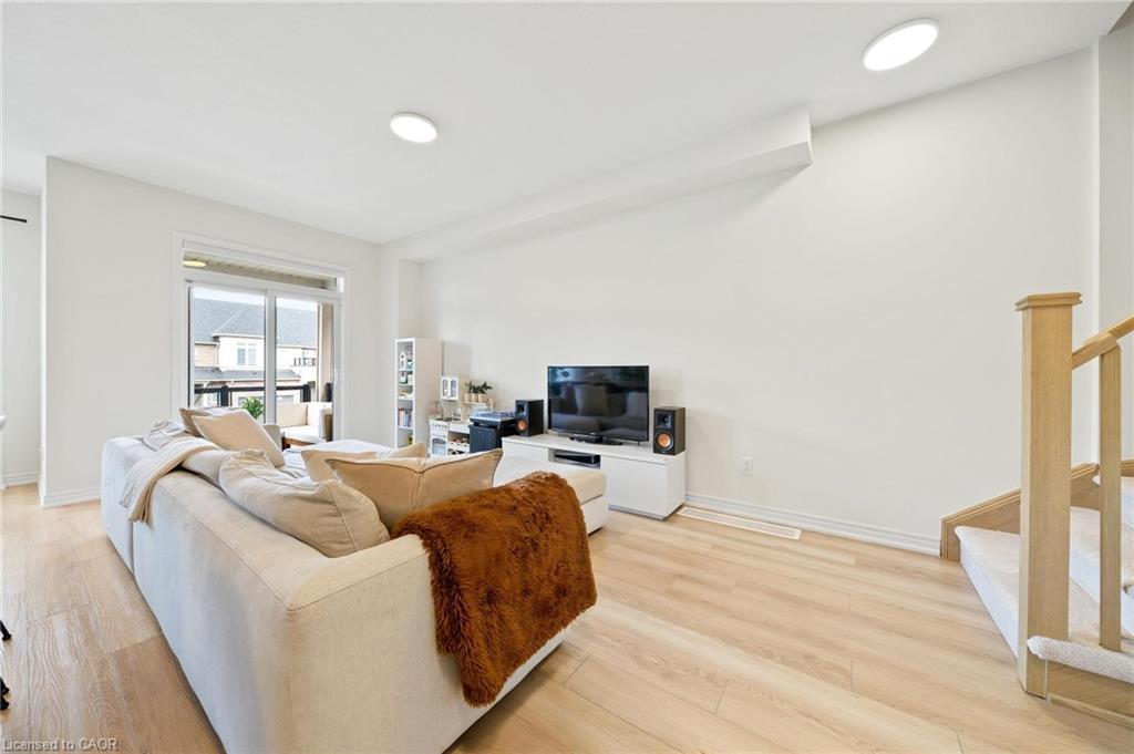 144 Sonoma Lane, Hamilton, ON - Indoor Photo Showing Living Room
