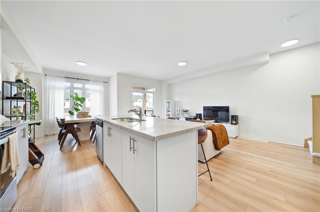 144 Sonoma Lane, Hamilton, ON - Indoor Photo Showing Kitchen
