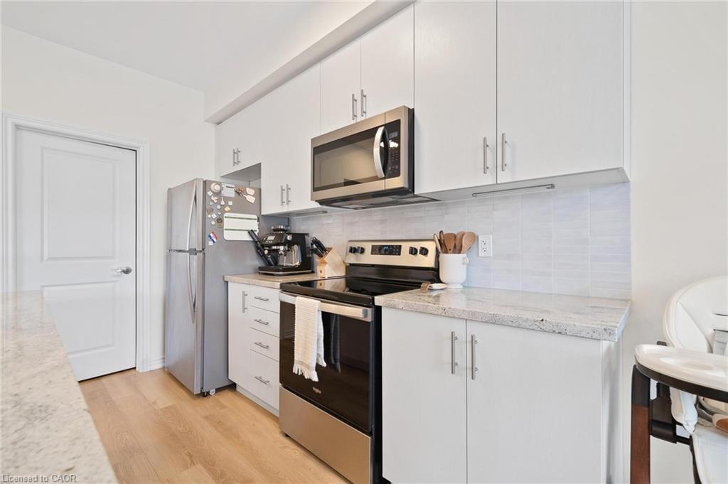 144 Sonoma Lane, Hamilton, ON - Indoor Photo Showing Kitchen