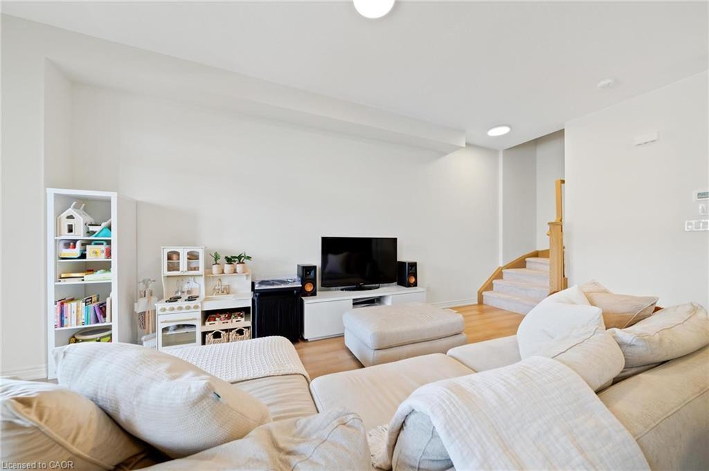 144 Sonoma Lane, Hamilton, ON - Indoor Photo Showing Living Room