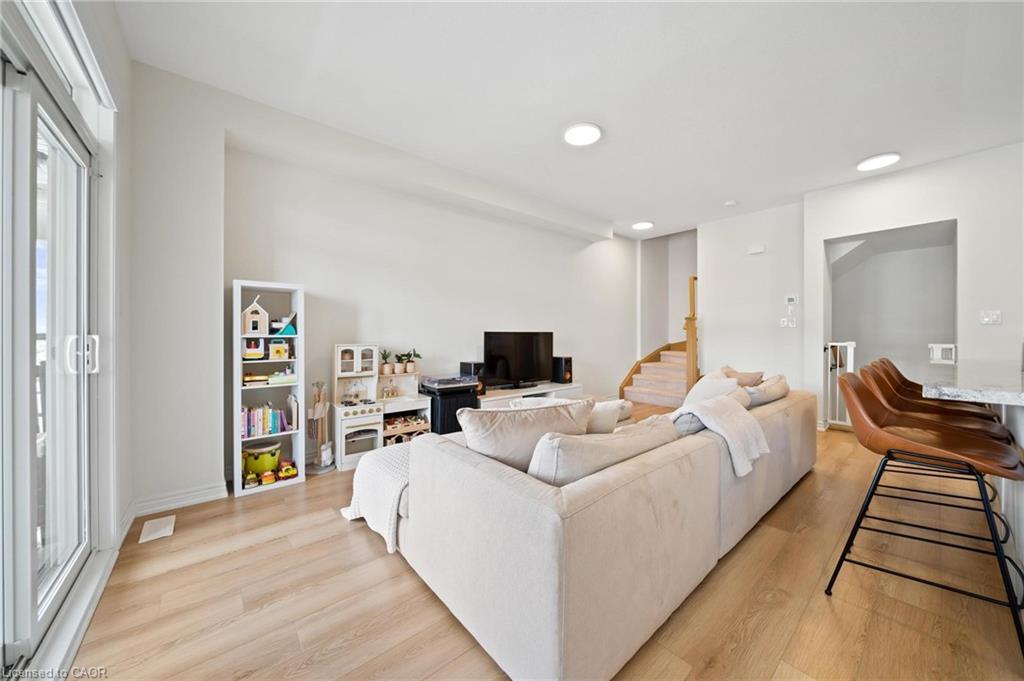 144 Sonoma Lane, Hamilton, ON - Indoor Photo Showing Living Room