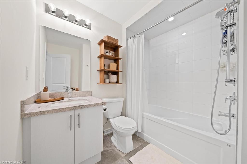 144 Sonoma Lane, Hamilton, ON - Indoor Photo Showing Bathroom