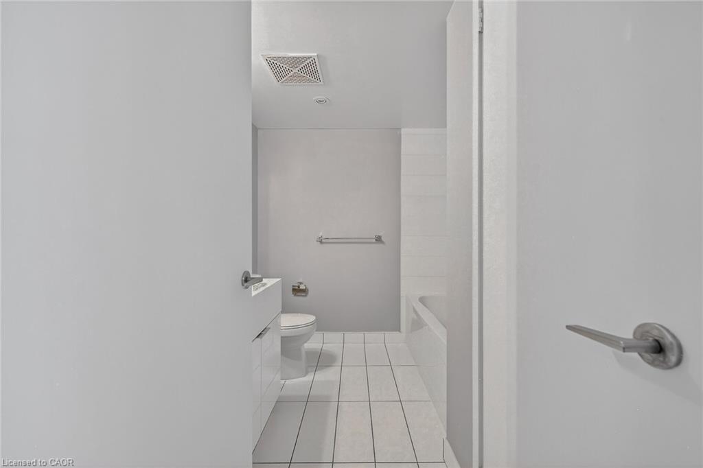 1205-15 Iceboat Terrace, Toronto, ON - Indoor Photo Showing Bathroom