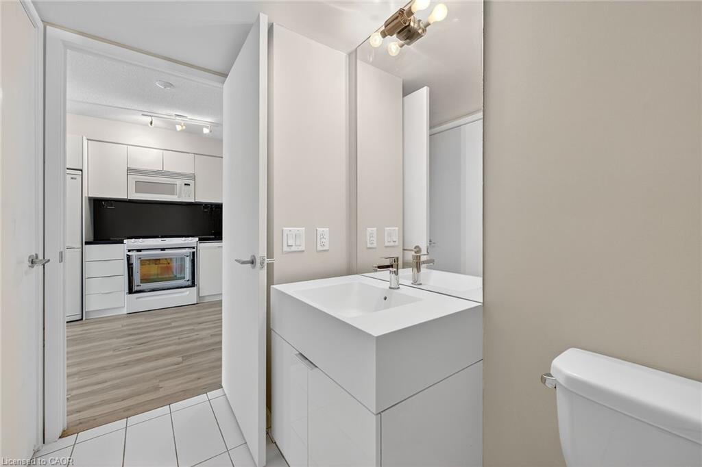 1205-15 Iceboat Terrace, Toronto, ON - Indoor Photo Showing Bathroom