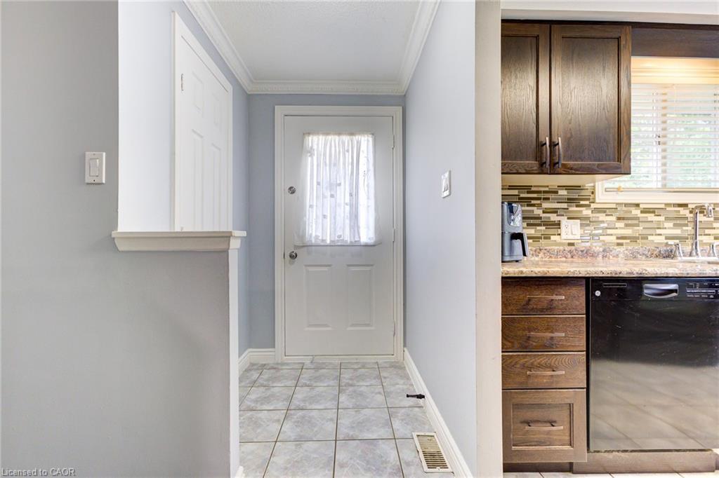 85 Frobisher Court, Cambridge, ON - Indoor Photo Showing Other Room