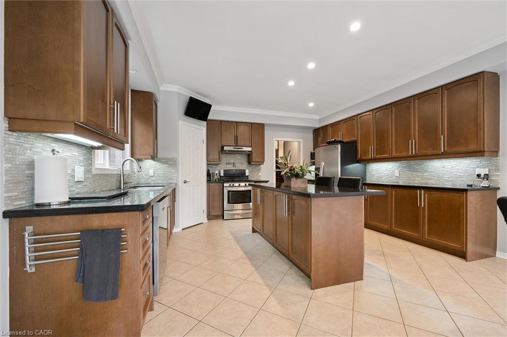 305 Pine Valley Drive, Kitchener, ON - Indoor Photo Showing Kitchen