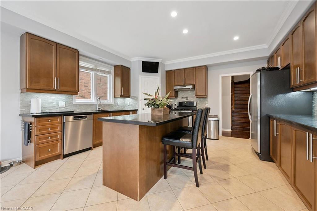 305 Pine Valley Drive, Kitchener, ON - Indoor Photo Showing Kitchen