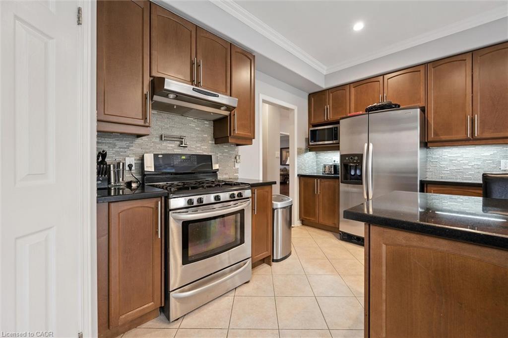 305 Pine Valley Drive, Kitchener, ON - Indoor Photo Showing Kitchen
