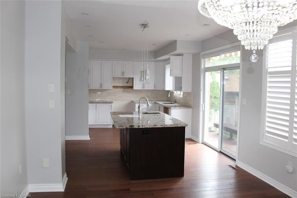 2128 Blackforest Crescent, Oakville, ON - Indoor Photo Showing Kitchen