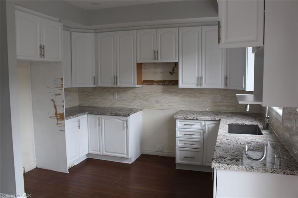 2128 Blackforest Crescent, Oakville, ON - Indoor Photo Showing Kitchen
