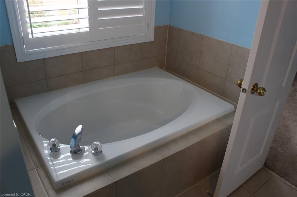 2128 Blackforest Crescent, Oakville, ON - Indoor Photo Showing Bathroom