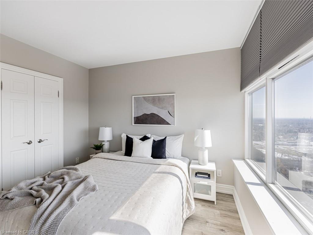 Uph7-880 Dundas Street W, Mississauga, ON - Indoor Photo Showing Bedroom