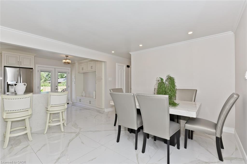 214 Ashford Drive, Barrie, ON - Indoor Photo Showing Dining Room
