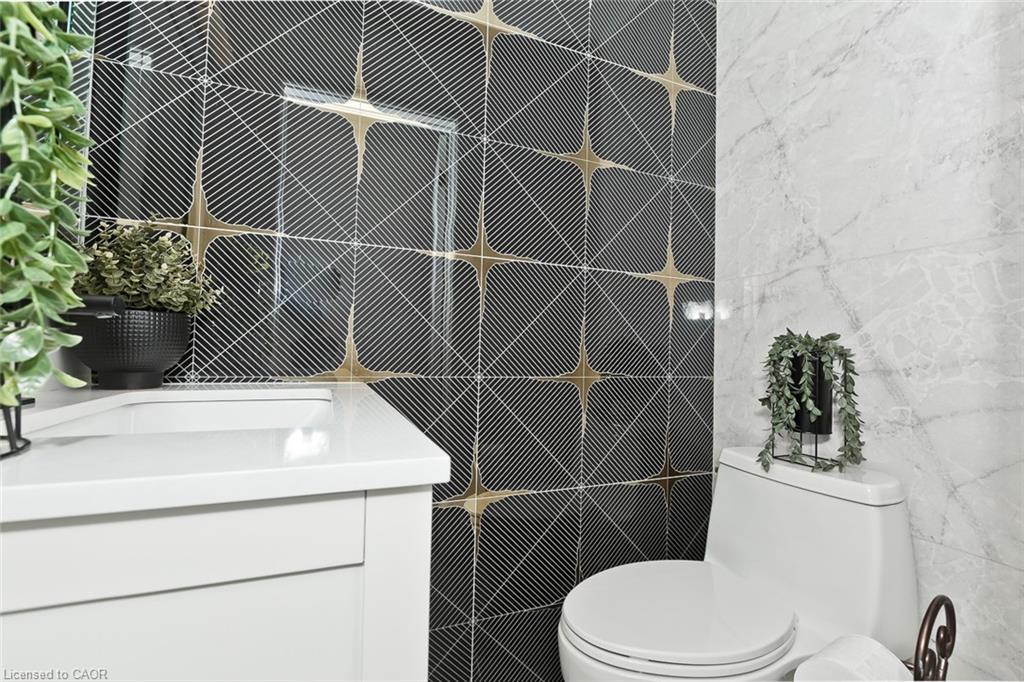 214 Ashford Drive, Barrie, ON - Indoor Photo Showing Bathroom