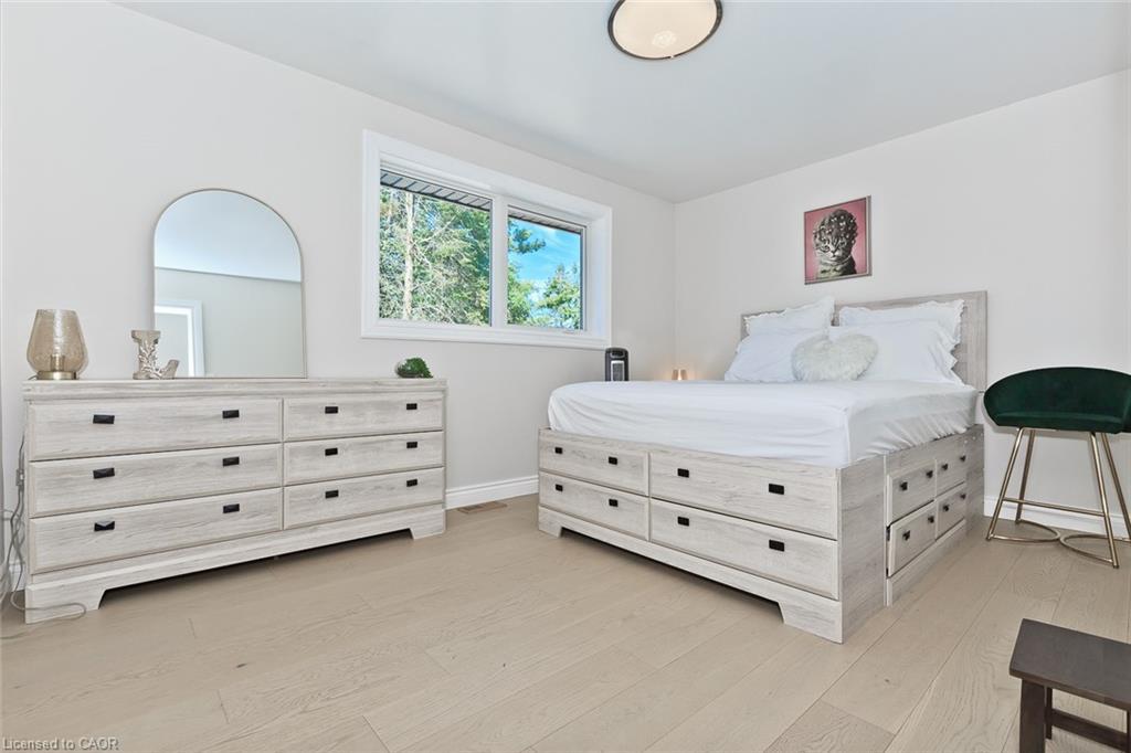 214 Ashford Drive, Barrie, ON - Indoor Photo Showing Bedroom