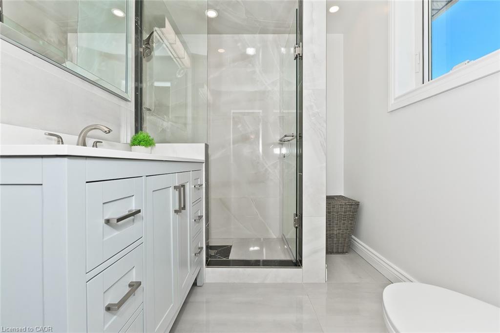 214 Ashford Drive, Barrie, ON - Indoor Photo Showing Bathroom