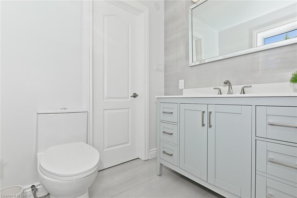 214 Ashford Drive, Barrie, ON - Indoor Photo Showing Bathroom