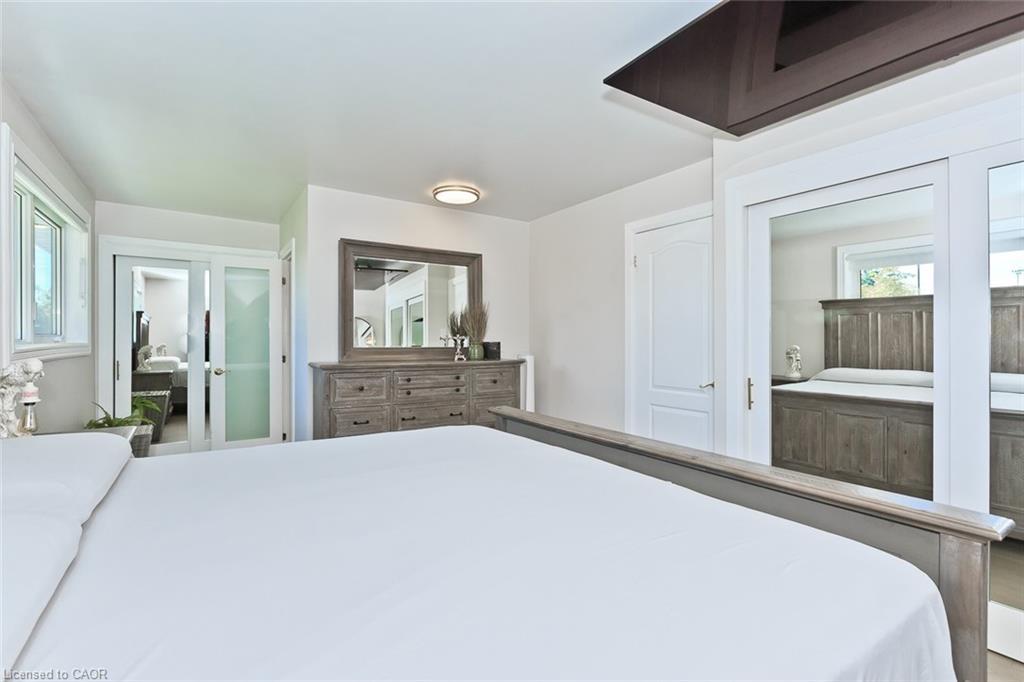 214 Ashford Drive, Barrie, ON - Indoor Photo Showing Bedroom