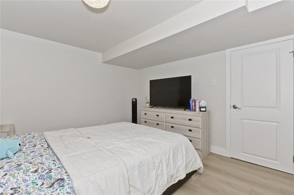 214 Ashford Drive, Barrie, ON - Indoor Photo Showing Bedroom