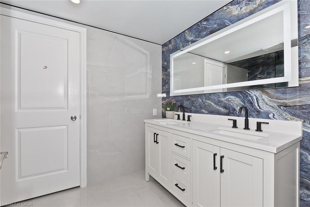 214 Ashford Drive, Barrie, ON - Indoor