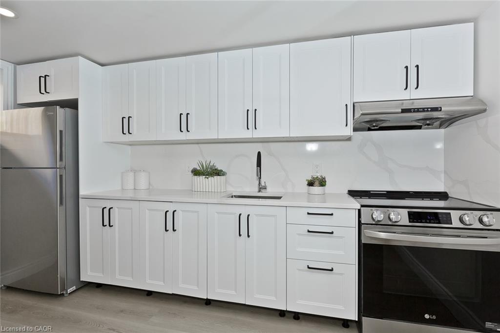 214 Ashford Drive, Barrie, ON - Indoor Photo Showing Kitchen