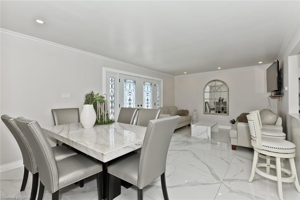 214 Ashford Drive, Barrie, ON - Indoor Photo Showing Dining Room
